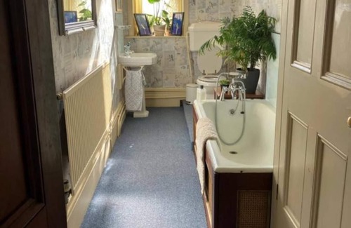 Dolgellau Bed & Breakfast | Cader suite at PenYcoed Hall incl Luxury Hot Tub