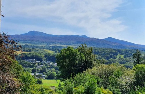 Dolgellau Bed & Breakfast | Cader suite at PenYcoed Hall incl Luxury Hot Tub