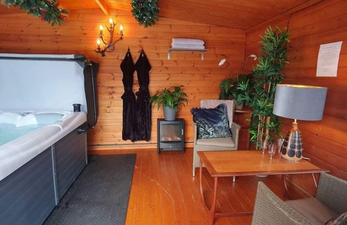 Dolgellau Bed & Breakfast | Cader suite at PenYcoed Hall incl Luxury Hot Tub