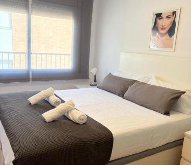 Cornella de Llobregat Apartment | Cadillac BCN Sud, Cornellà, metro, tram, aero