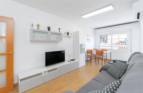 Cornella de Llobregat Apartment | Cadillac BCN Sud, Cornellà, metro, tram, aero