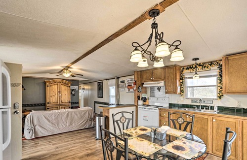 Cadiz Cottage | Cadiz Retreat w/ Grill - Walk to Lake Barkley