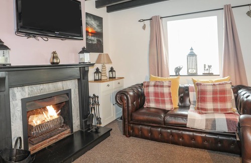 Nefyn Cottage | CAE-BERLLAN, pet friendly, character holiday cottage in Nefyn