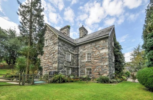 Llanbedr House | Cae Nest Hall