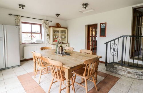 Battle House | CAECRWN, pet friendly, luxury holiday cottage, with hot tub in Brecon