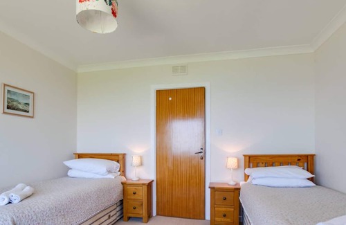 Crynant House | Caemor in the beautiful Swansea