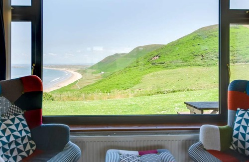 Crynant House | Caemor in the beautiful Swansea
