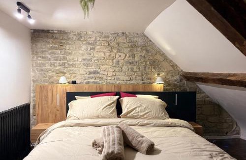 Centre Ancien Apartment | Caen duplex T2 confort 18è s coeur de ville avec Vayny