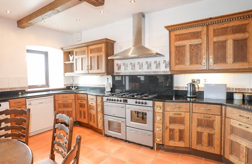 Cemaes Bay Cottage | CAERDEGOG GANOL, pet friendly, with open fire in Cemaes Bay