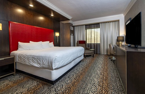 Bridgeport Hotel | Caesars Southern Indiana - A Caesars Rewards Destination