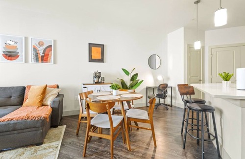 Vickery Meadow Apartment | Café Amor I Suite w/ Resort Amenities by Midtown