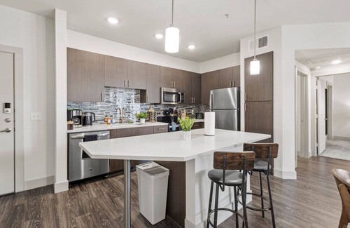 Vickery Meadow Apartment | Café Amor I Suite w/ Resort Amenities by Midtown