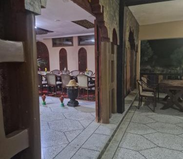 Guers Tiaallaline Hotel | Café restaurant