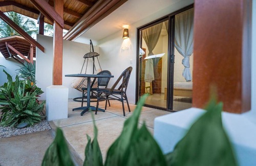 Los Pargos Hotel | Cafe Playa Negra Hotel