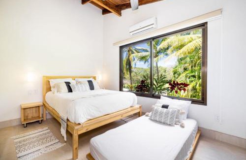 Los Pargos Hotel | Cafe Playa Negra Hotel