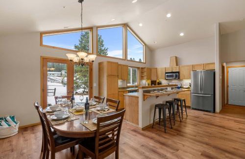 Leavenworth House | Cairn Cottage - Alice Lodging