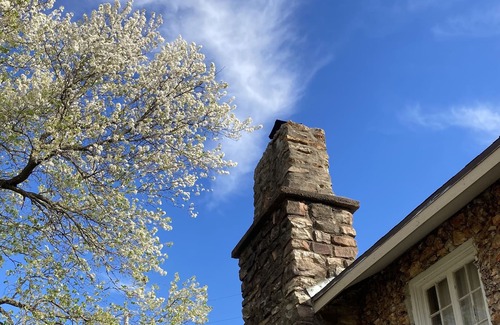 Edwards Cottage | Cairn Cottage~Lake of the Ozarks~MM69~hot tub~kayaks~SUPs~no extra fees