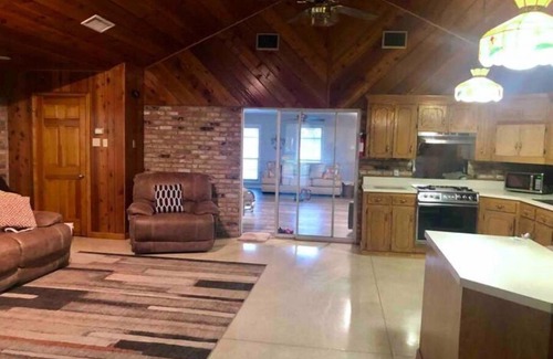 Scott House | Cajun Properties- 3 bedroom 2.5 bath, bonus room
