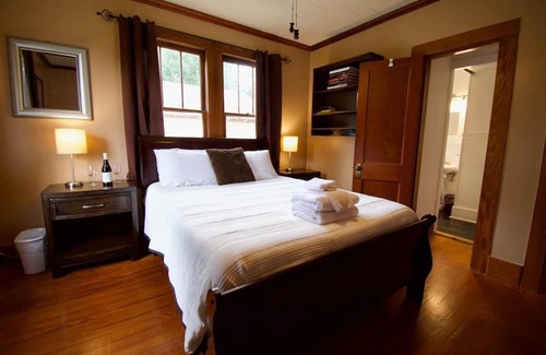 Downtown House | Cajun Stays Cedar Crest Entire Home