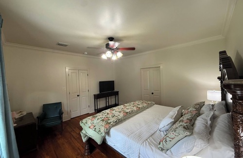 Lottie Other | Cajun Waterfront Farmhouse Sleeps 11