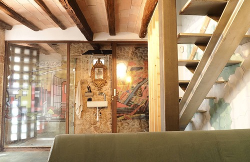 Old Town House | Cal Jueu. Original and personal house. Next to the Plaza del Foro.