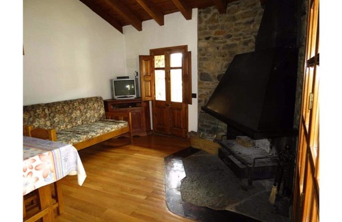 Fornells de la Muntanya Cottage | Cal Mestre. Cottage (5 adults)