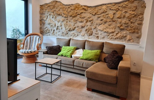 Subirats Cottage | Cal Paó, Casa Rural Para 8 Personas, Ideal Para Familias, Patio con Barbacoa