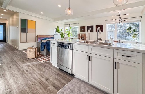 San Luis Obispo House | Cal Poly Hillside Retreat