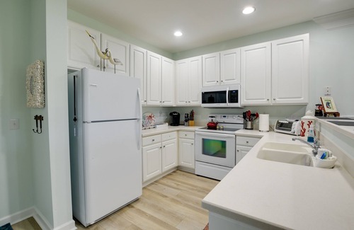 Calabash Condo | Calabash Condo w/Patio + Golf Course Views!