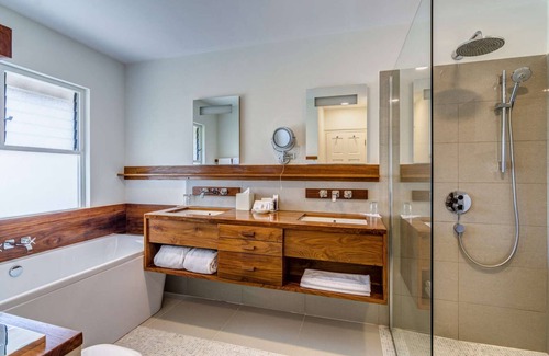 Lance aux Epines Apartment | Calabash Deluxe Suite