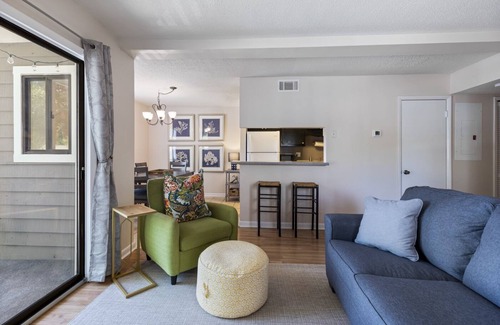 Carolina Shores Condo | Calabash Style Condo w/King Bed & Pool