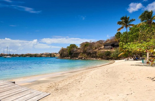 Lance aux Epines Apartment | Calabash Westside Suite
