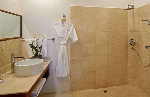 Lance aux Epines Apartment | Calabash Westside Suite