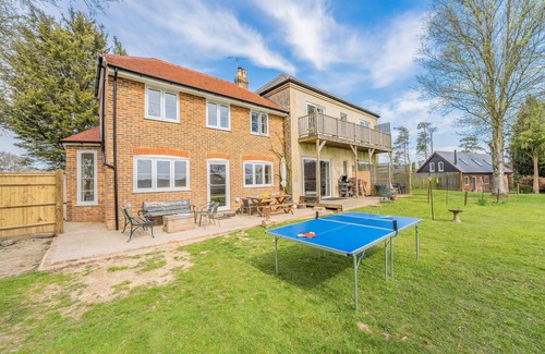 Battle House | Caldbec House - Five Bedroom House, Sleeps 10