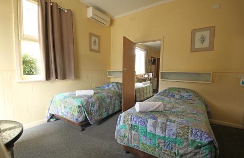 Kangaroo Flat Hotel | Calder Family Motel