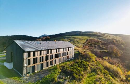Saint-Projet-de-Salers Hotel | Caldera hébergement et activités d'altitude