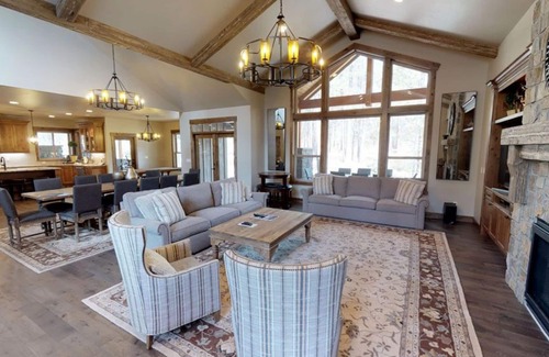 Sunriver House | Caldera Springs Escape with Hot Tub, BBQ & Game Room