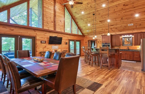Cherokee Cabin | Caldwell Lodge - less than 5 miles to Harrah's Cherokee Casino.