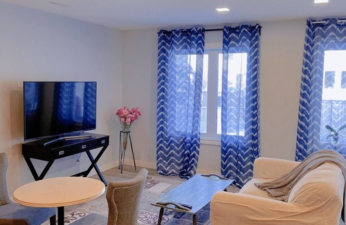 Citadel House | Calgary elegant single room &shared bathroom close LRT&free parking