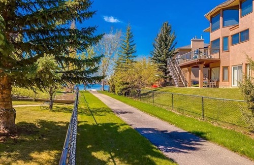 Southeast Calgary House | Calgary Lake House B&B