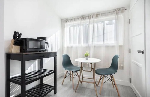 Panorama City House | Cali Dwelling by AvantStay | Newly Furnished Home