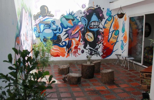 Laureles - Estadio House | Calibrí, La Casa Libre Del Río