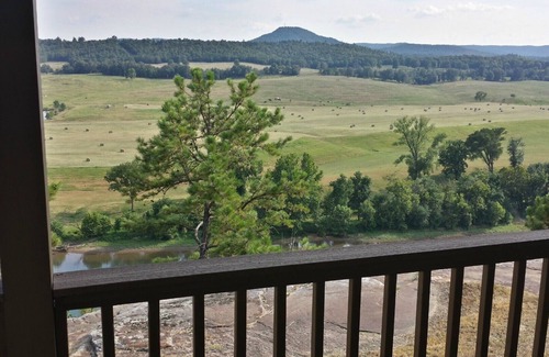 Calico Rock Cabin | Calico Rock Cabin-406 Calico St 302 Chessmond Ferry Rd viewing the White River