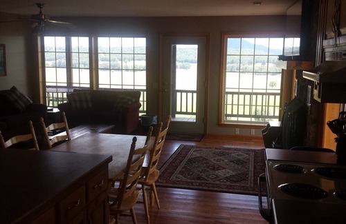 Calico Rock Cabin | Calico Rock Cabin-500 Calico St 390 Chessmond Ferry Rd viewing the White River