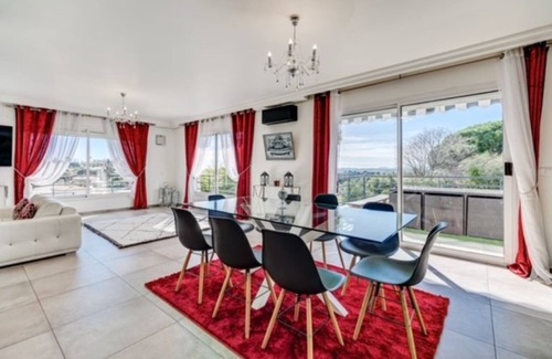 Montaleigne Villa | Californian villa with large pool, 15 minutes from the beach