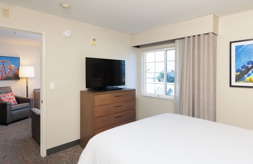 Anaheim Resort Hotel | California Getaway! Family-friendly Suite w/Kitchen, Pet-friendly, Pool!