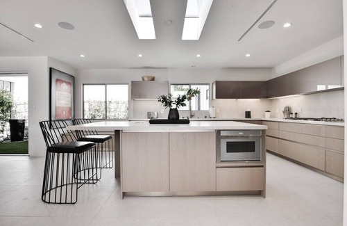 Beverly Hills Villa | California style luxurious villa with breathtaking views