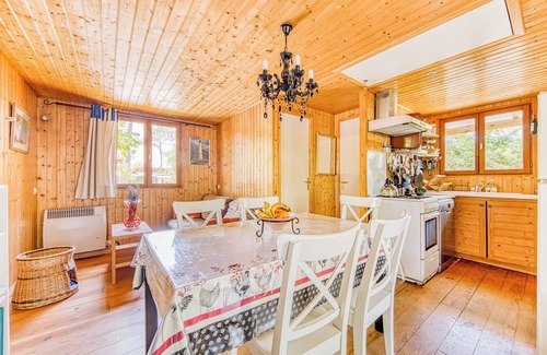 Vendays-Montalivet House | Californie 48 – Relaxation in the Pine Forest with Shared Pool, Terrace, and Natural Atmosphere in Montalivet