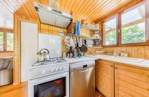 Vendays-Montalivet House | Californie 48 – Relaxation in the Pine Forest with Shared Pool, Terrace, and Natural Atmosphere in Montalivet