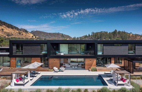 Calistoga House | Calistoga Valley Mansion w/Pool & Hot tub Tennis